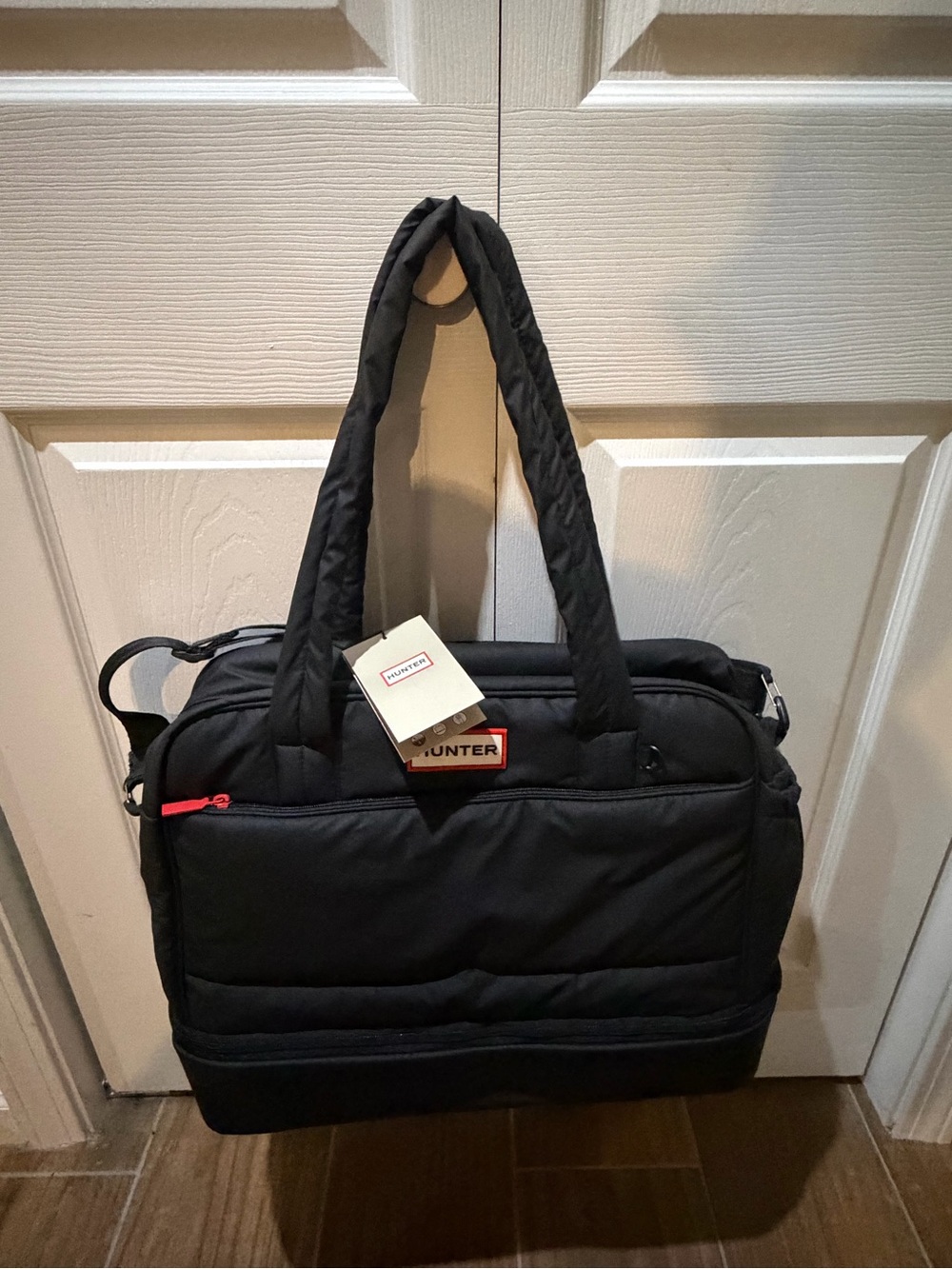 Hunter Black puffer weekender stowaway Tote with Red Zip Accent nwt water res